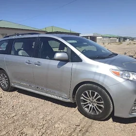 Toyota Sienna 2019