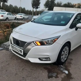 Nissan Versa 2021