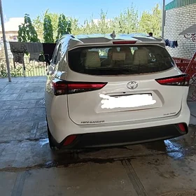 Toyota Highlander 2021