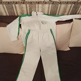 спортивный детский костюм