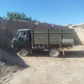 UAZ Profi 1982
