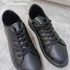 кроссовки