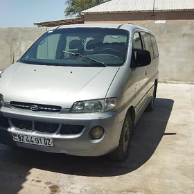 Hyundai H-1 2000