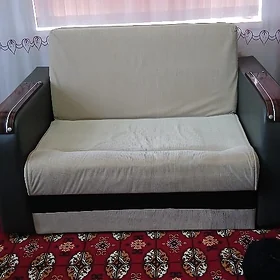 Diwan acyp yapylyan