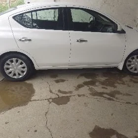 Nissan Versa 2012