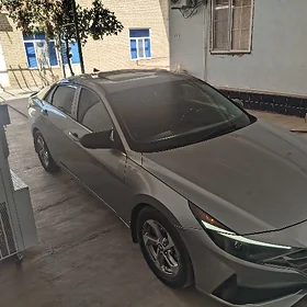 Hyundai Elantra 2022