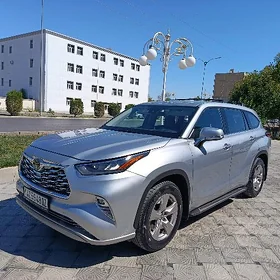 Toyota Highlander 2021