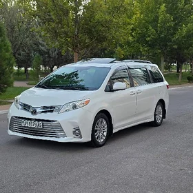 Toyota Sienna 2019
