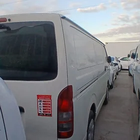 Toyota Hiace 2022