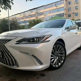 Lexus ES 350 2022