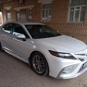 Toyota Camry 2021