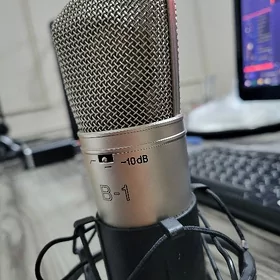 studia mikrafon B1