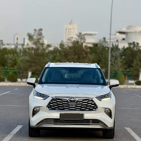 Toyota Highlander 2021