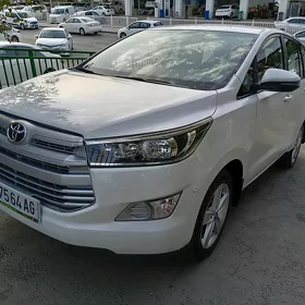Toyota Innova 2021