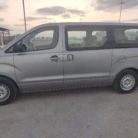 Hyundai H-1 2011