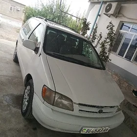 Toyota Sienna 1999