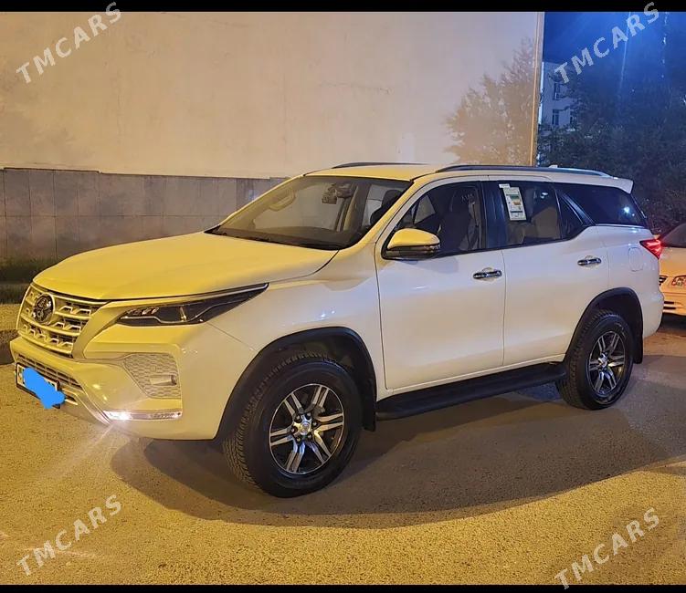 Toyota Fortuner 2025 - 1