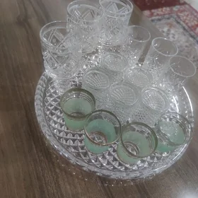 Хрустальный поднос и рюмочки