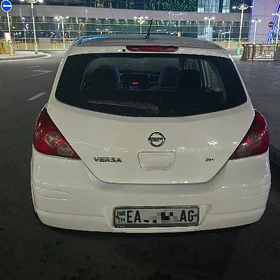 Nissan Versa 2010