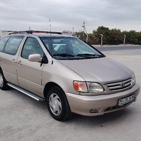 Toyota Sienna 2002