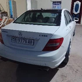 Mercedes-Benz 300SE 2011