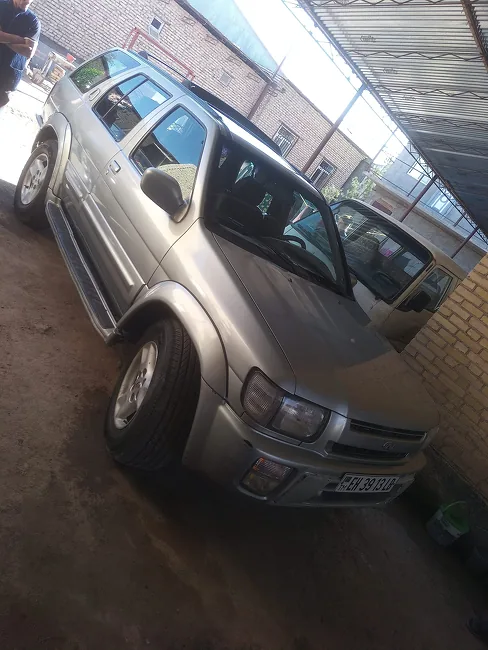 Infiniti QX4 2000 - 1