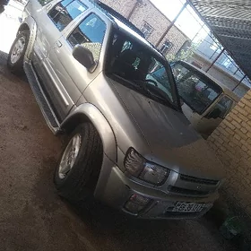 Infiniti QX4 2000