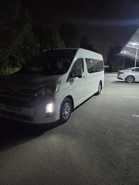 Toyota Hiace 2020 - 1