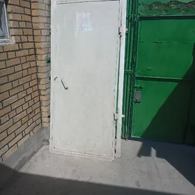 Железная дверь