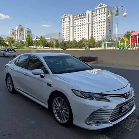 Toyota Camry 2021