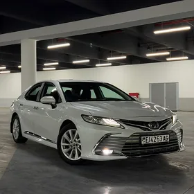 Toyota Camry 2021