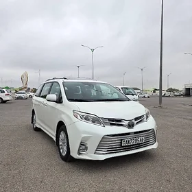Toyota Sienna 2018