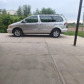 Toyota Sienna 2002