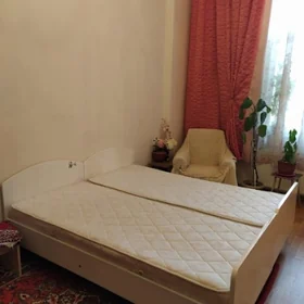 кровать