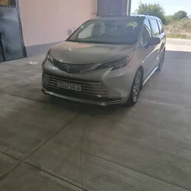 Toyota Sienna 2021