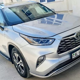 Toyota Highlander 2021