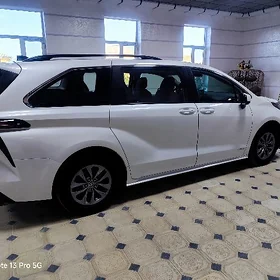 Toyota Sienna 2021