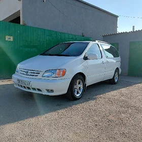 Toyota Sienna 1999