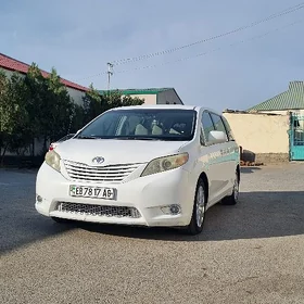 Toyota Sienna 2010