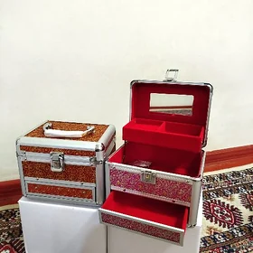 Gyzyl salynyan şkatulka cekmel