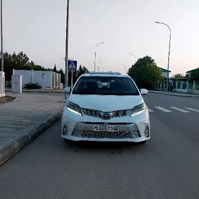 Toyota Sienna 2019