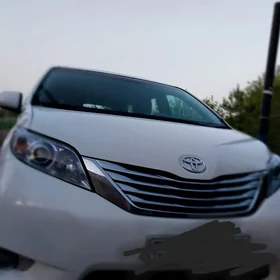 Toyota Sienna 2011