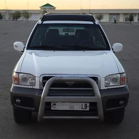 Nissan Pathfinder 2000