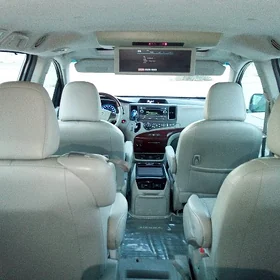 Toyota Sienna 2011