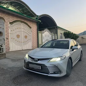 Toyota Camry 2024