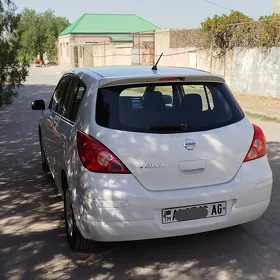 Nissan Versa 2012