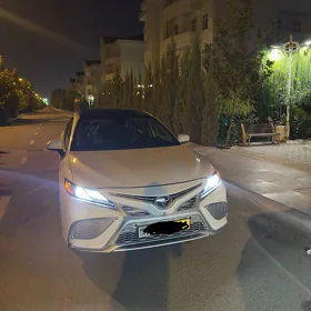 Toyota Camry 2021