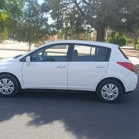 Nissan Versa 2012