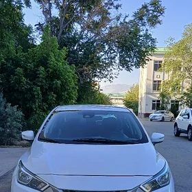 Nissan Versa 2021