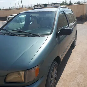 Toyota Sienna 1999